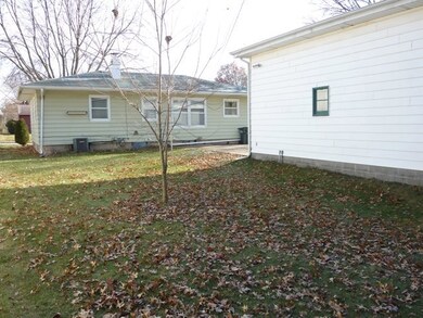 3612 Kelling St, Davenport, IA 52806 - photo 2