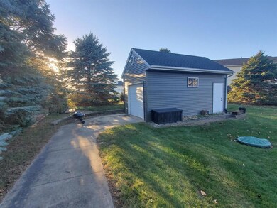 6121 Brissa Ln unit 4, Cedar Rapids, IA 52411 - photo 3