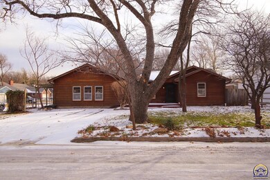 1634 SW Burnett Rd, Topeka, KS 66604 - photo 3