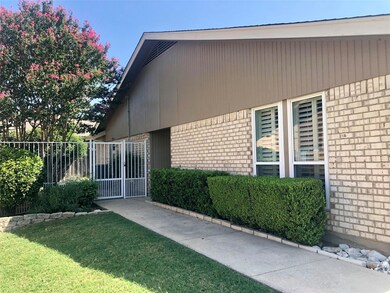 909 Shady Creek Ln, Bedford, TX 76021 - photo 2