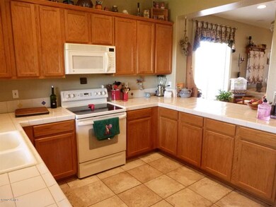 Spacious Country Kitchen