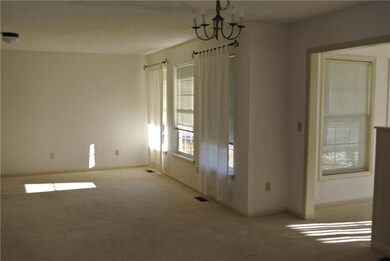 712 Meadow Ln, Raymore, MO 64083 - photo 3