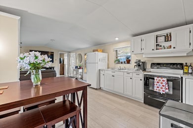 15 Tufton St, Brunswick, ME 04011 - photo 2