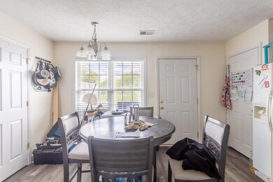 520 Date Palm Cir. kitchen dining area