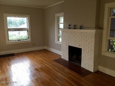 120 Auburn Living Room 2