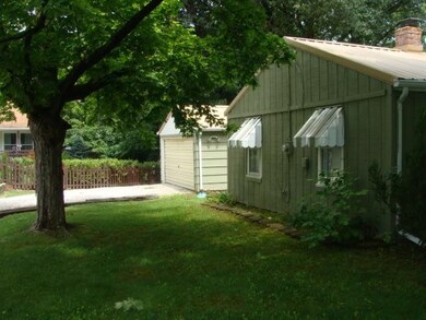 3527 W Queen Ann Ct, Peoria, IL 61615 - photo 4