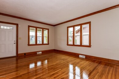 003-Living_Room-2203192-medium
