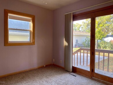 914 S 11th St, Grand Forks, ND 58201 - photo 5