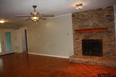 10524 Creek Bend Dr, Tyler, TX 75707 - photo 3