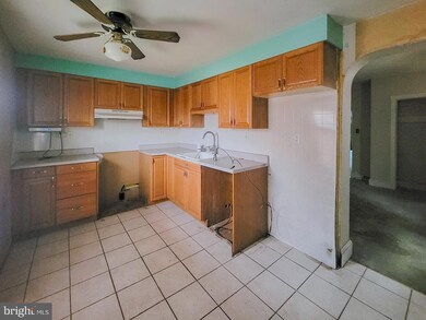 1311 E 9th St, Crum Lynne, PA 19022 - photo 5