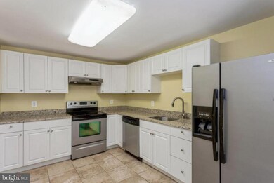 13820 Fount Beattie Ct, Centreville, VA 20121 - photo 6