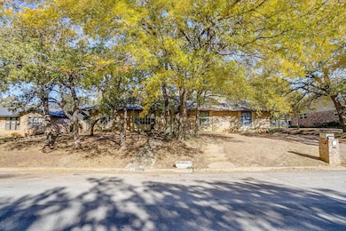 2844 Hurstview Dr, Hurst, TX 76054 - photo 3