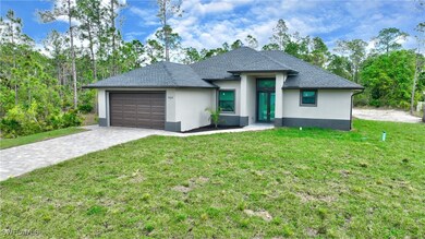 View of front of house with a front lawn and a gar
