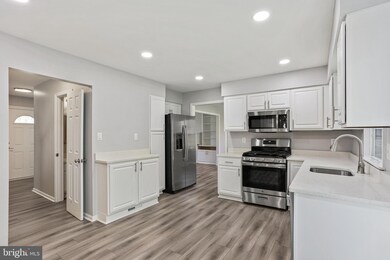 6128 Tamar Dr, Columbia, MD 21045 - photo 2