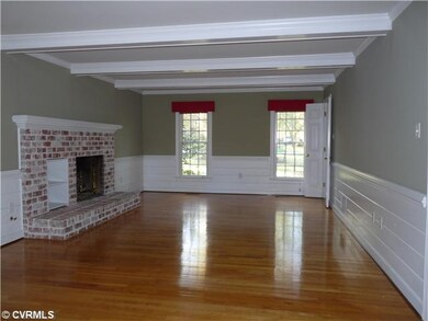 Den/Family/Great Room - It's a warm and inviting s