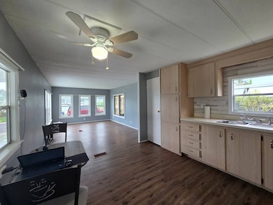 12651 Seminole Blvd unit 5, Largo, FL 33778 - photo 4