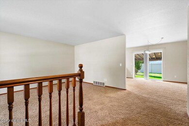 05-Entry & Living Room