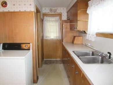 40 Lenox St, Sanford, ME 04073 - photo 2