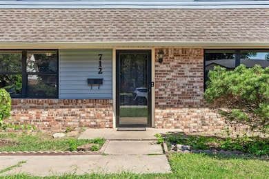 712 Penn Ln, Moore, OK 73160 - photo 4