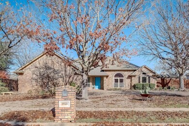 1925 Maplewood Dr, Weatherford, TX 76087 - photo 2