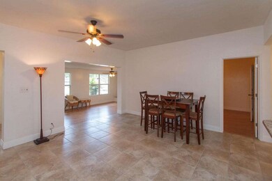 Family Room (5)