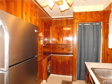 Equipped kitchen with a new stainless steel Frigid