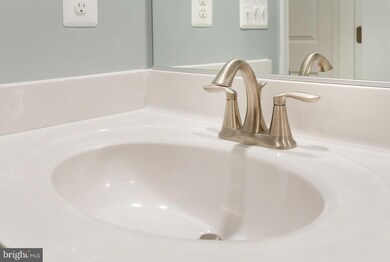 2348 Hawkshill Dr unit HARLOW II  2222, Warrenton, VA 20186 - photo 7