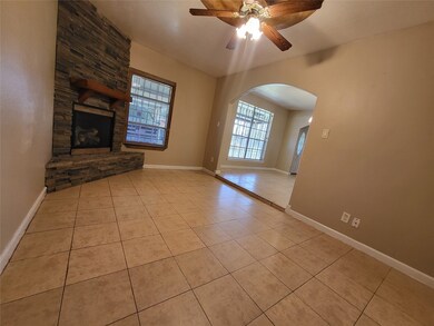 8847 Rutherford Ln, Houston, TX 77088 - photo 4