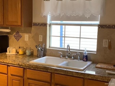 116 Whisper Meadows Ln unit 116, Donna, TX 78537 - photo 2