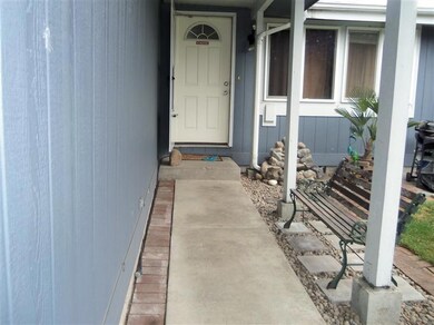 263 N Deanjou Ave, Eagle Point, OR 97524 - photo 2