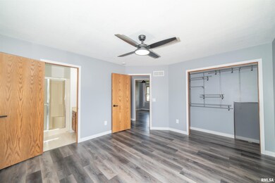 2414 W 60th Place, Davenport, IA 52806 - photo 7