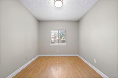 8015 Summer Trail Dr, Houston, TX 77040 - photo 5