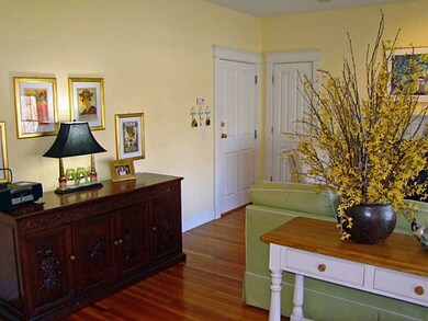 8 Annandale Rd unit 4, Newport, RI 02840 - photo 2
