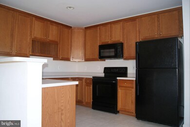 42702 Rolling Rock Square, Chantilly, VA 20152 - photo 6