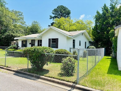 818 Parker St, Dothan, AL 36303 - photo 2