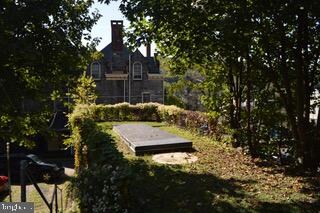 1552 Mineral Spring Rd, Reading, PA 19602 - photo 6