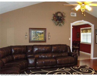 602 Suzanne St, Muldrow, OK 74948 - photo 4