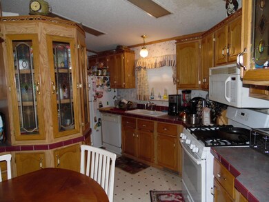 705 27th St W, Williston, ND 58801 - photo 6