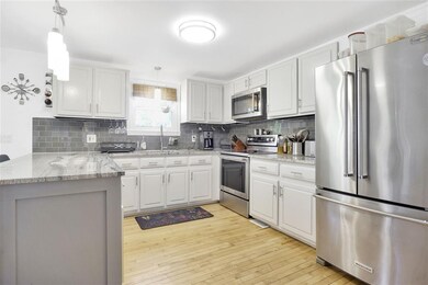 32 Hall Rd, Londonderry, NH 03053 - photo 6