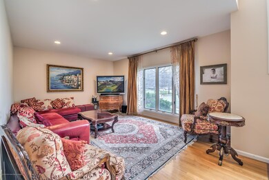 005_LIVING ROOM
