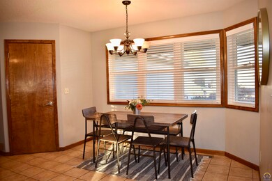 4509 SW Lakeside Dr, Topeka, KS 66610 - photo 5