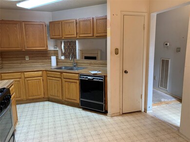 10919 Thorncliff Dr, Humble, TX 77396 - photo 6