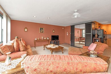 10-01 162nd St unit 4A, Whitestone, NY 11357 - photo 3