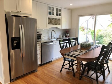 829 Whitney Dr, Schenectady, NY 12309 - photo 5