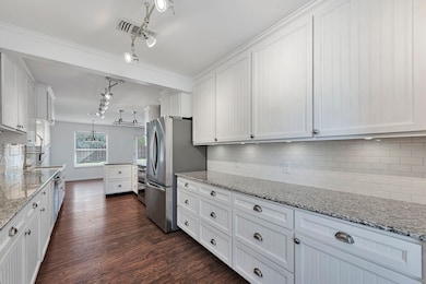 2144 Mountainview Dr, Hurst, TX 76054 - photo 3