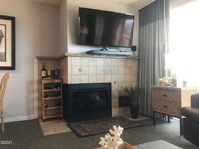 TV/Fireplace