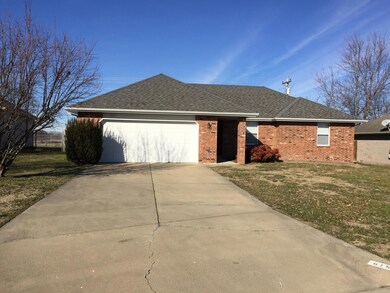 515 W Chestnut Rd, Nixa, MO 65714 - photo 2