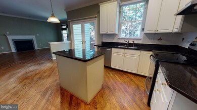 11201 Little Fox Ln, Germantown, MD 20876 - photo 7
