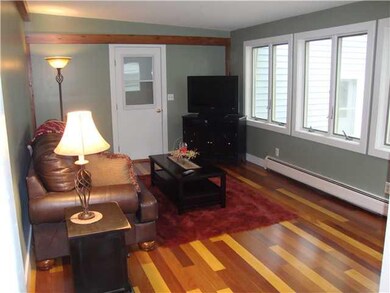 Family Room. COMFORTABLE FAMILYROOM HAS BEEN REDON
