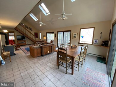 704 Amberwood Ln, Great Cacapon, WV 25422 - photo 4